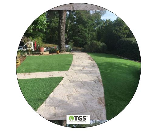 Pose de gazon synthétique à roman sur Isère